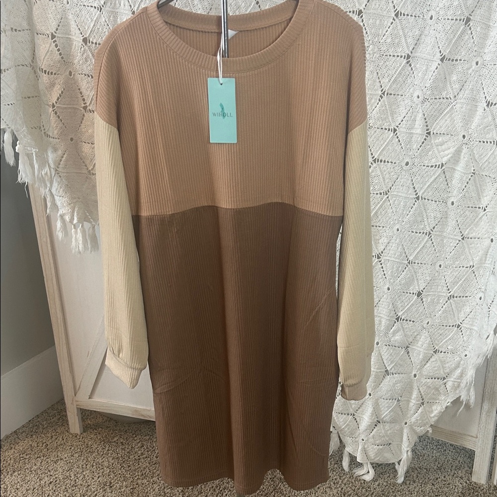 Casual two-toned dress by Wiholl